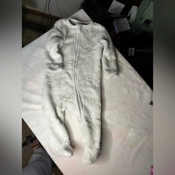 Tahari Other - Tahari Fleece Car Sleeper 6/9 Months